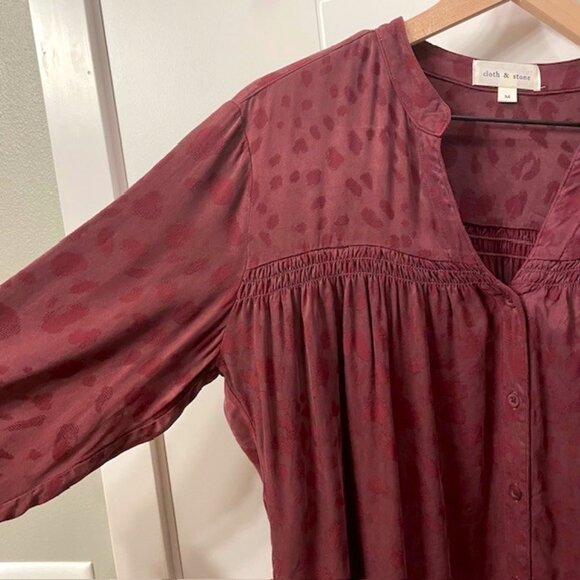 Evereve Cloth & Stone Leopard Print Button Up Blouse Maroon Size Medium V-Neck - Picture 8 of 16